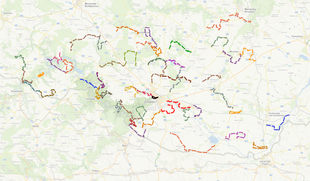 mapa okolí Znojma se zákresem tras FK Znojmo