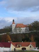 Doudleby - na návrší nad Malší bývalo slovanské hradiště, dnes se na něm nachází kostel sv. Vincence.